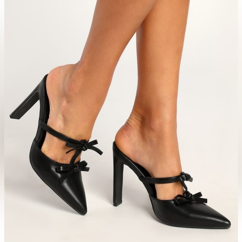 Lulu’s Mavise Pointed Toe Pumps